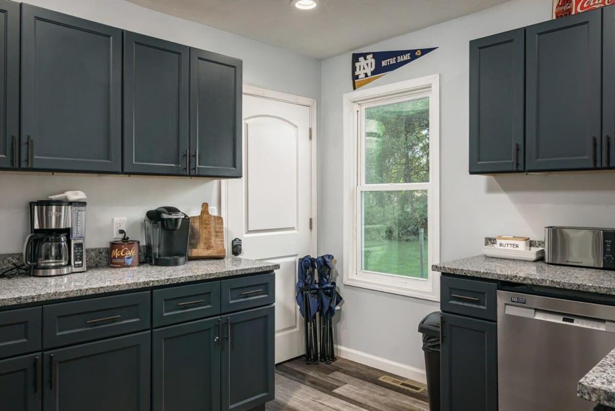 The Lucky Charm Home Of The Fighting Irish! Bbq Outdoor Games Coffee South Bend Exteriér fotografie